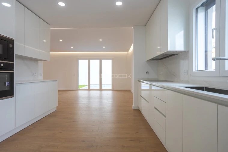 Moradia T5 para Venda em Casal de Cambra Foto 10