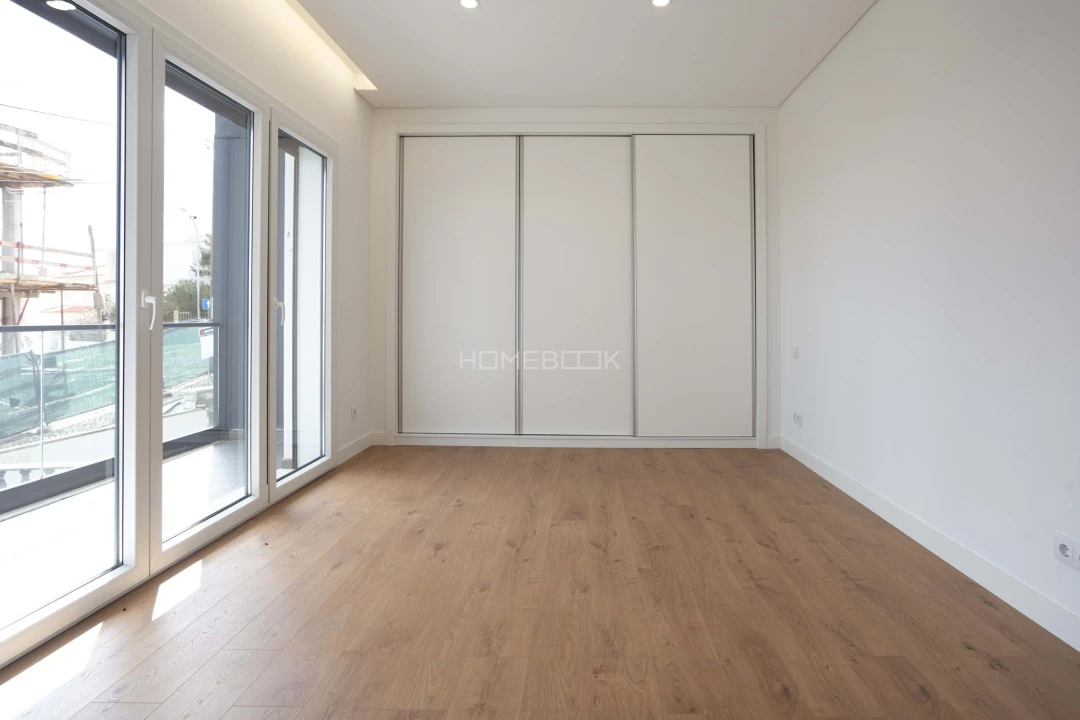 Moradia T5 para Venda em Casal de Cambra Foto 18