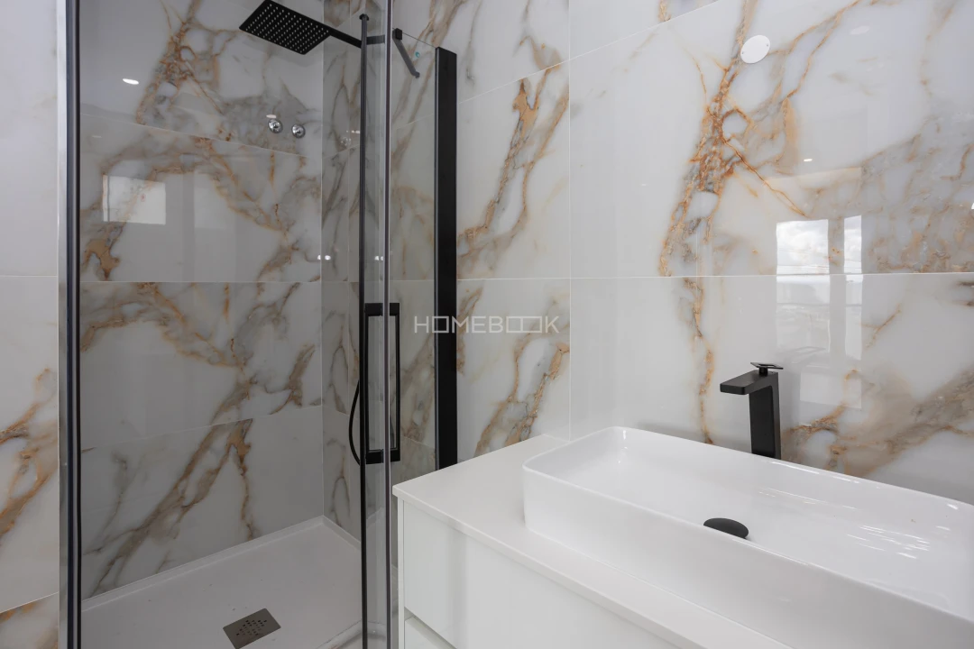 Moradia T5 para Venda em Casal de Cambra Foto 17