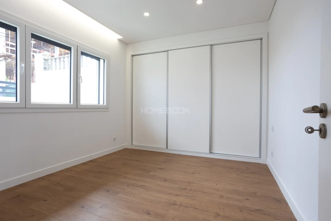 Moradia T5 para Venda em Casal de Cambra Foto 4