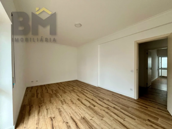 Apartamento T2 para Arrendamento em Castelo Branco Foto 9
