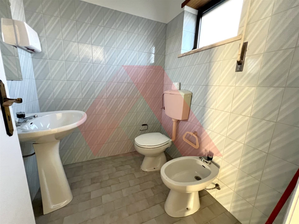 Loja para Arrendamento em Tabua Foto 8