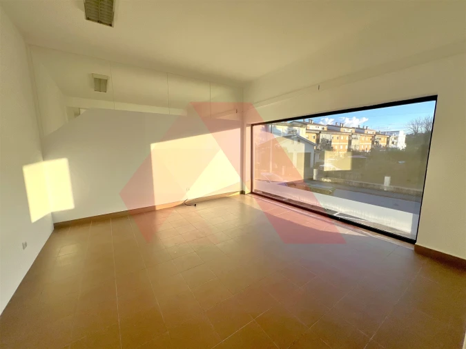 Loja para Arrendamento em Tabua Foto 6