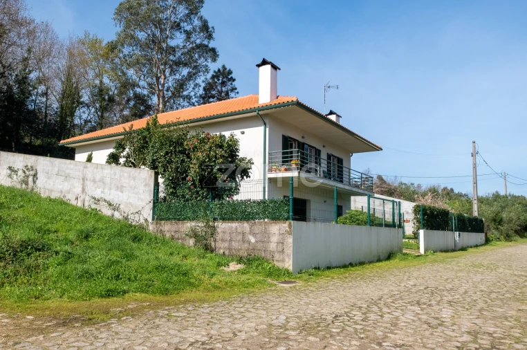 Moradia T3 para Venda em Venade e Azevedo Foto 45