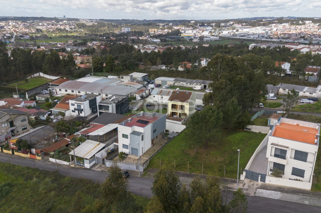 Terreno para Venda em Alfena Foto 1