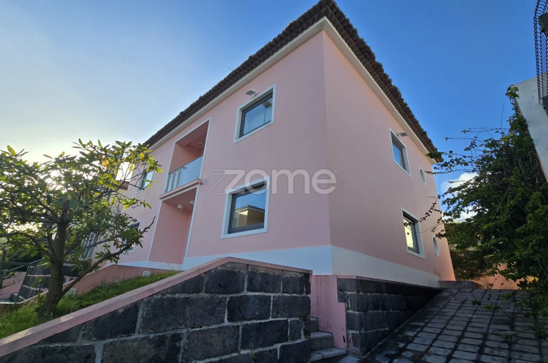 Moradia T8 para Venda em Ponta Delgada (São José) Foto 2