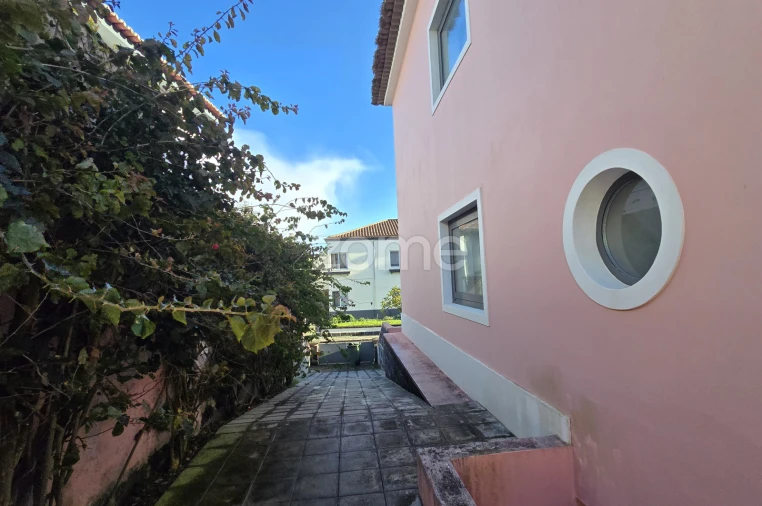 Moradia T8 para Venda em Ponta Delgada (São José) Foto 6