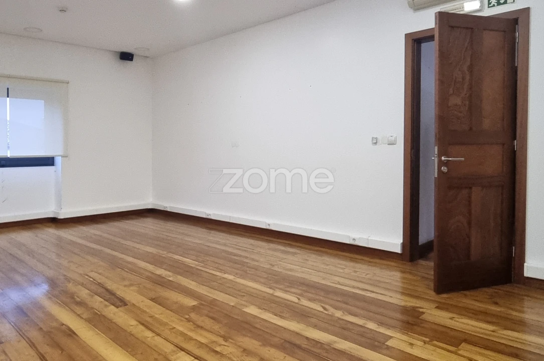 Moradia T8 para Venda em Ponta Delgada (São José) Foto 15