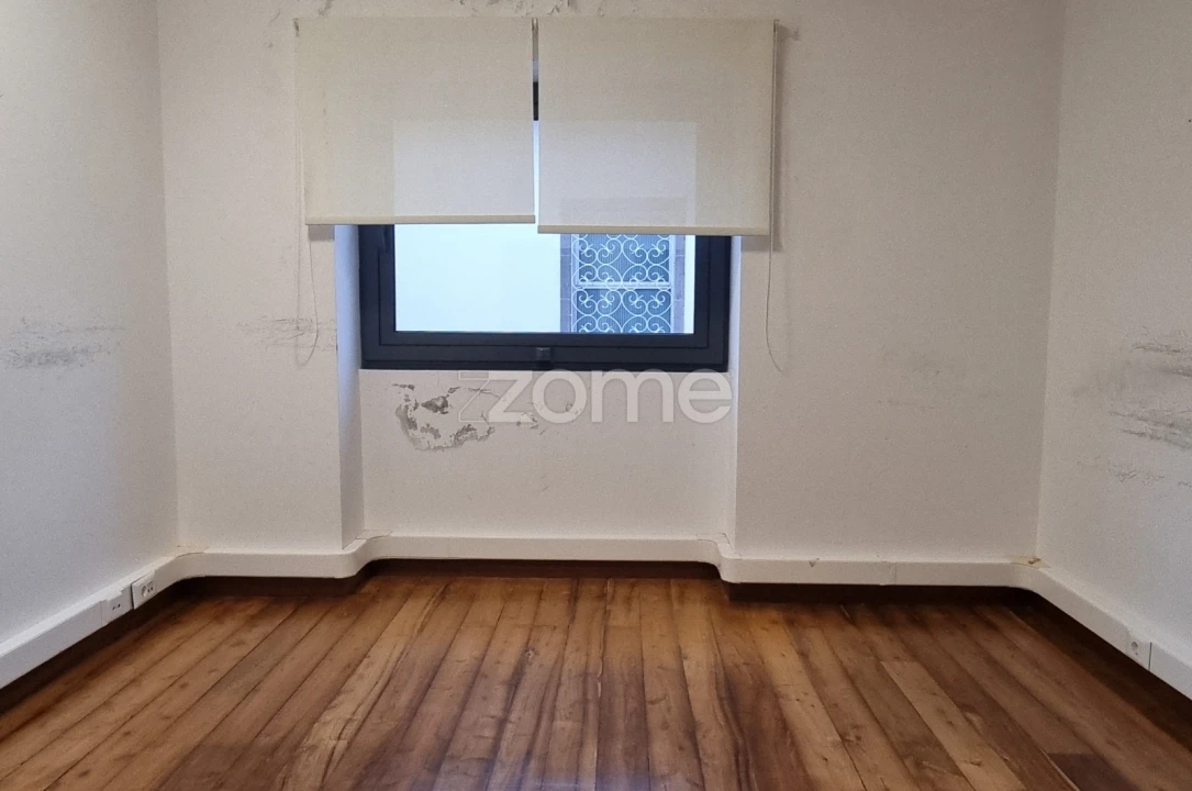 Moradia T8 para Venda em Ponta Delgada (São José) Foto 17