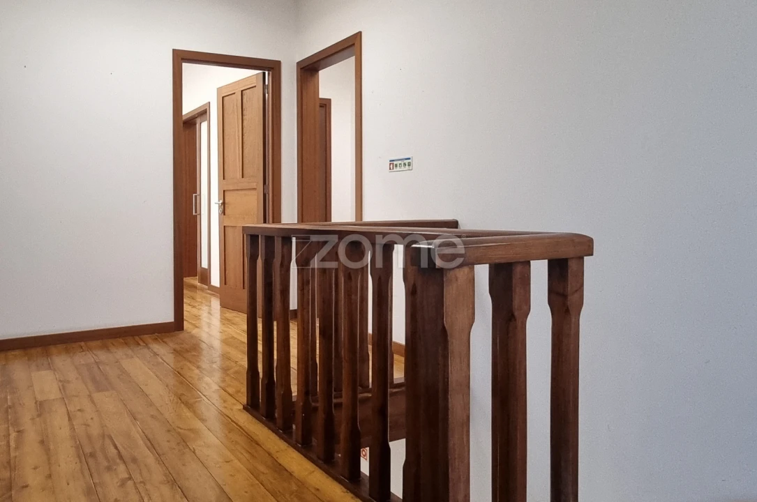 Moradia T8 para Venda em Ponta Delgada (São José) Foto 13