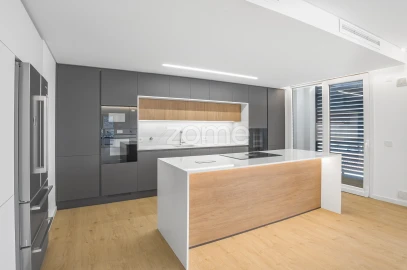 Apartamento T3 para Venda em Carcavelos e Parede