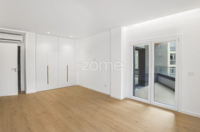 Apartamento T3 para Venda em Carcavelos e Parede