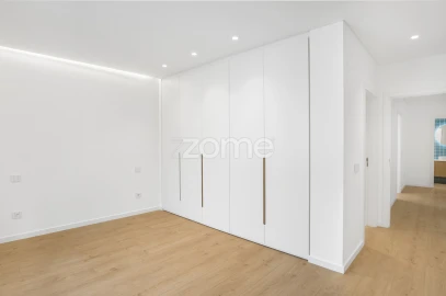 Apartamento T3 para Venda em Carcavelos e Parede