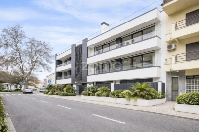 Apartamento T3 para Venda em Carcavelos e Parede