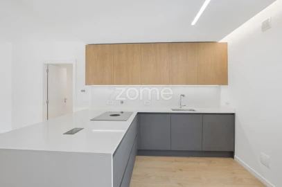 Apartamento T3 para Venda em Carcavelos e Parede