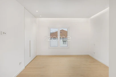 Apartamento T3 para Venda em Carcavelos e Parede