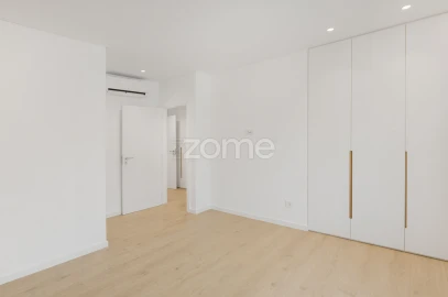 Apartamento T3 para Venda em Carcavelos e Parede