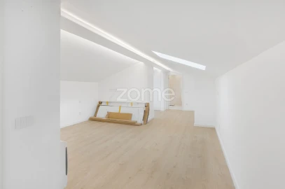 Apartamento T3 para Venda em Carcavelos e Parede