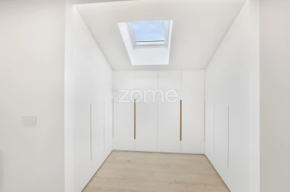 Apartamento T3 para Venda em Carcavelos e Parede