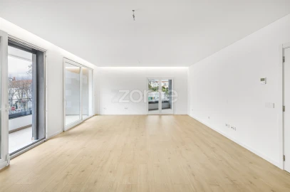 Apartamento T3 para Venda em Carcavelos e Parede