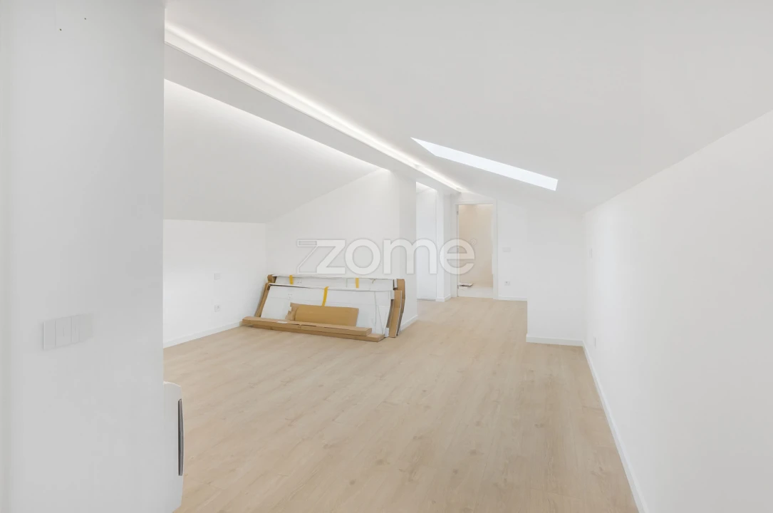 Apartamento T3 para Venda em Carcavelos e Parede Foto 23