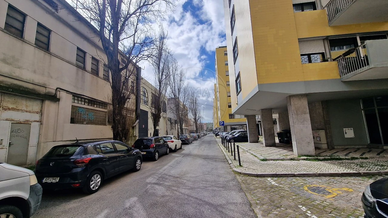 Prédio para Venda em Alvalade Foto 2