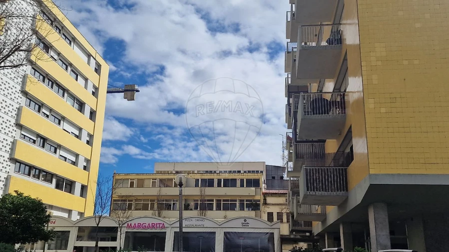 Prédio para Venda em Alvalade Foto 6