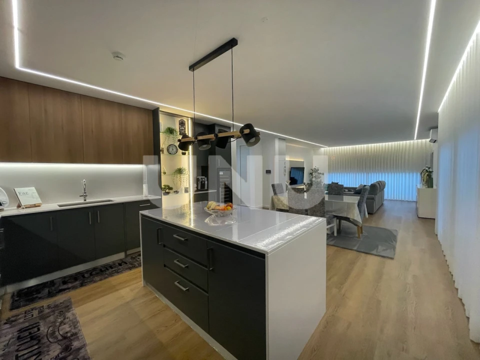 Apartamento T3 para Venda em Pico da Pedra Foto 1