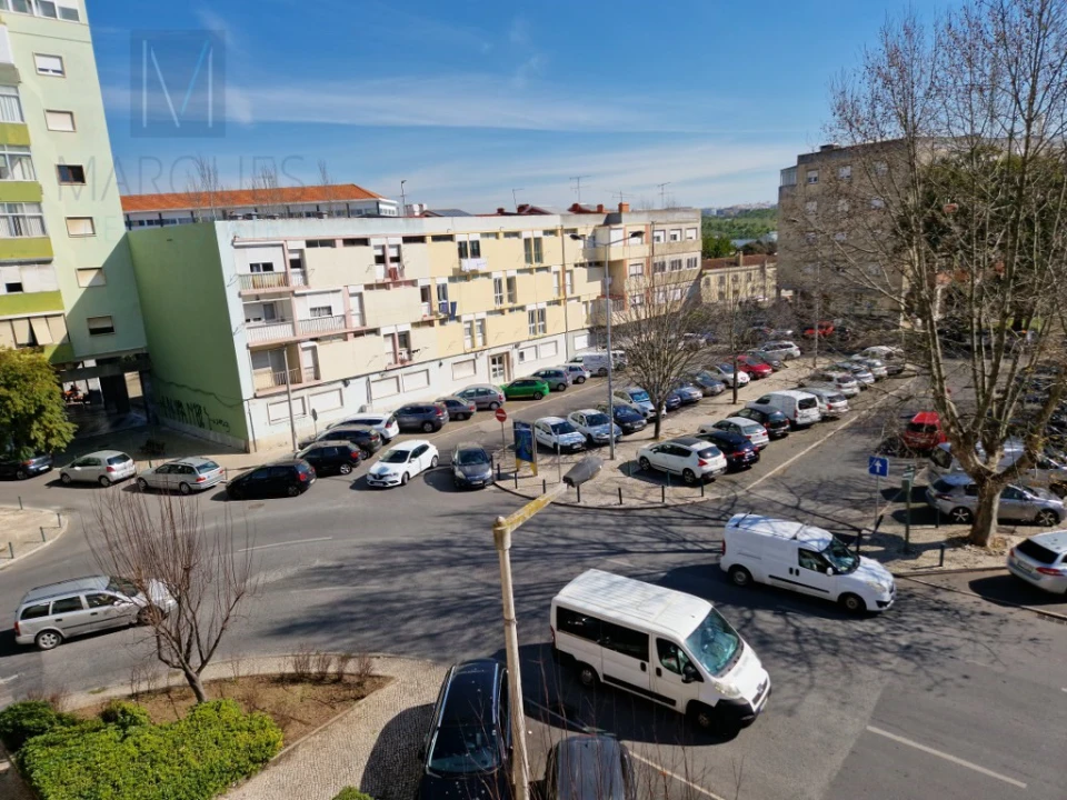 Apartamento T3 para Venda em Pontinha e Famões Foto 8