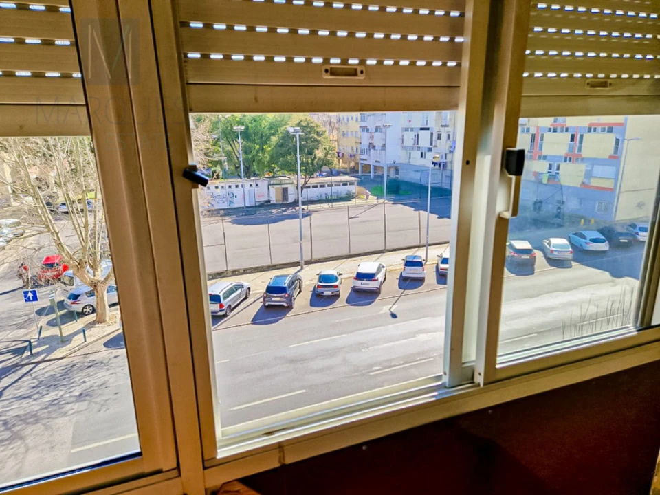 Apartamento T3 para Venda em Pontinha e Famões Foto 3