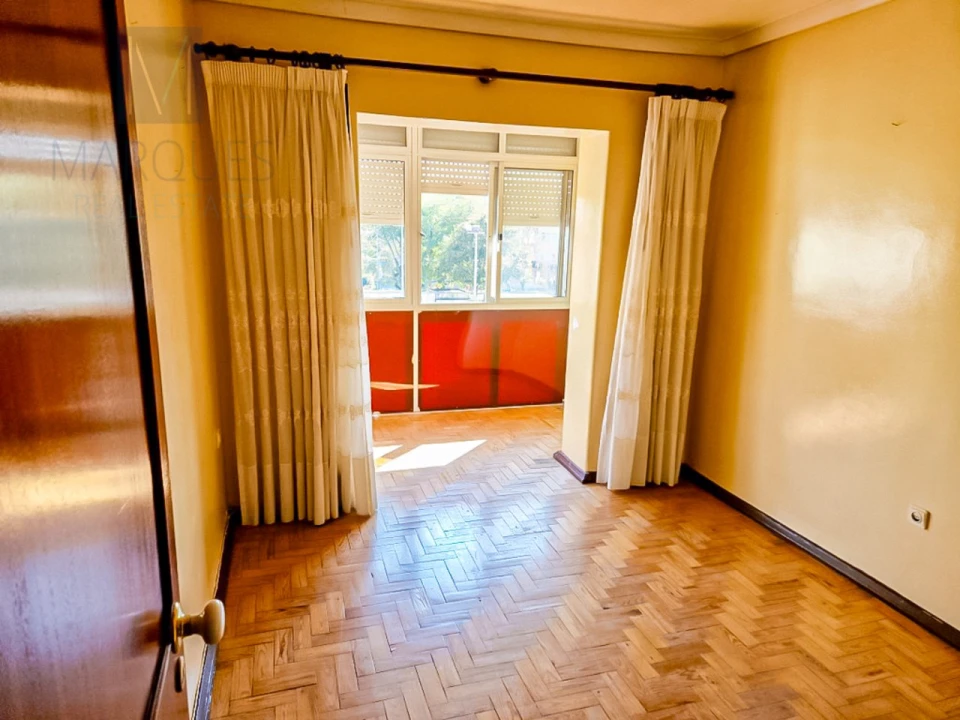 Apartamento T3 para Venda em Pontinha e Famões Foto 2