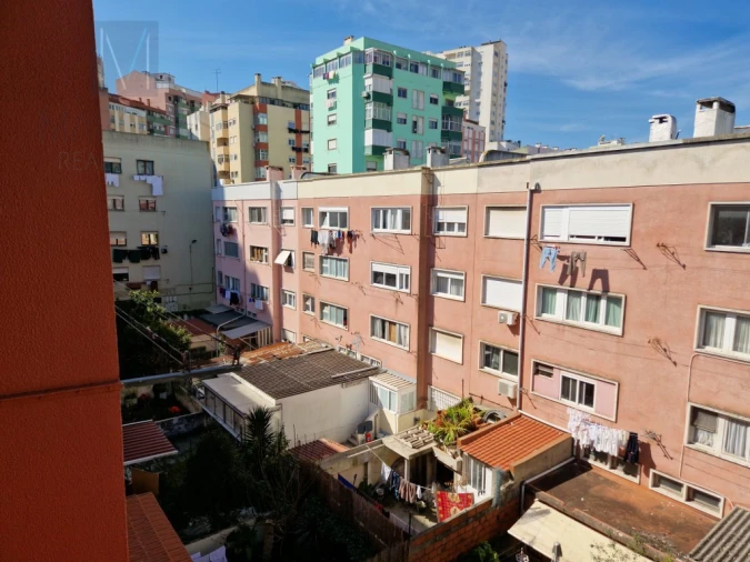 Apartamento T3 para Venda em Pontinha e Famões Foto 18