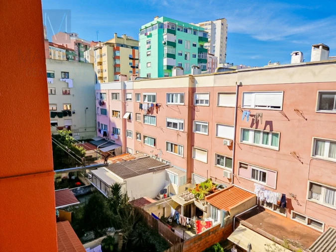 Apartamento T3 para Venda em Pontinha e Famões Foto 17