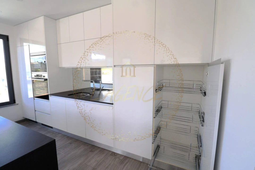 Moradia T4 para Venda em Lagos (São Sebastião e Santa Maria) Foto 8