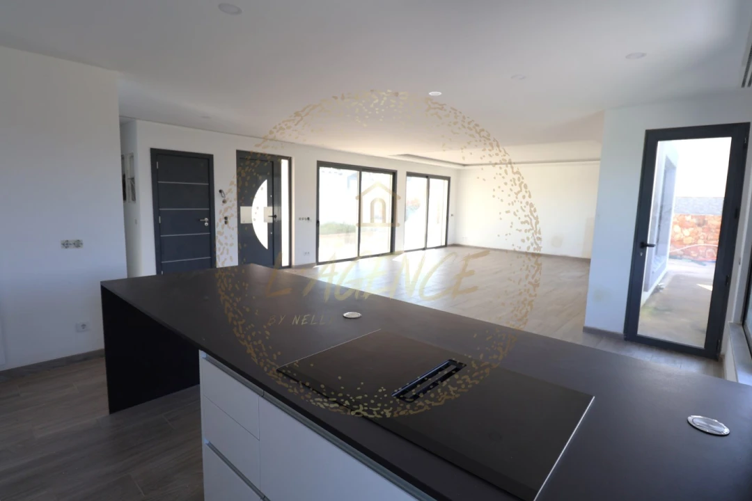 Moradia T4 para Venda em Lagos (São Sebastião e Santa Maria) Foto 5