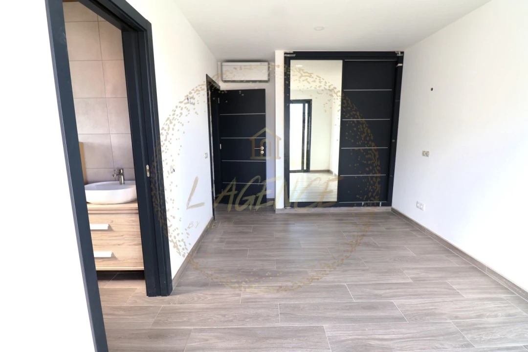 Moradia T4 para Venda em Lagos (São Sebastião e Santa Maria) Foto 16