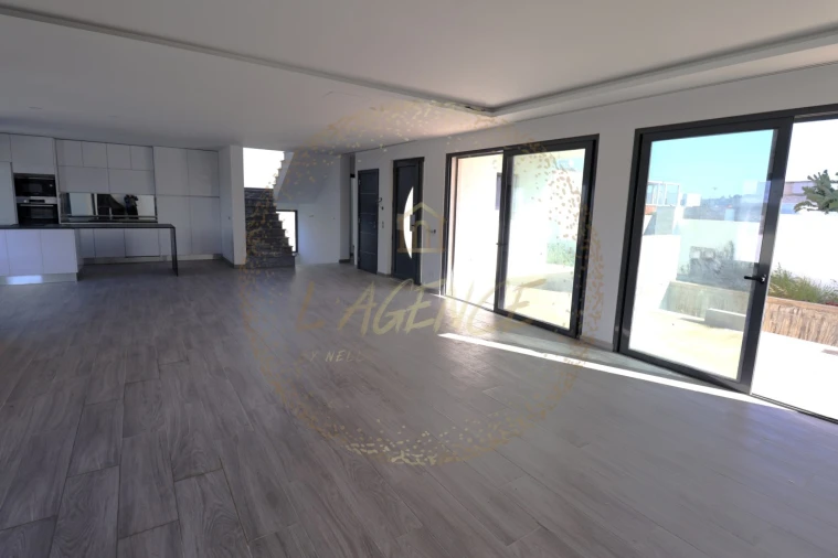 Moradia T4 para Venda em Lagos (São Sebastião e Santa Maria) Foto 4