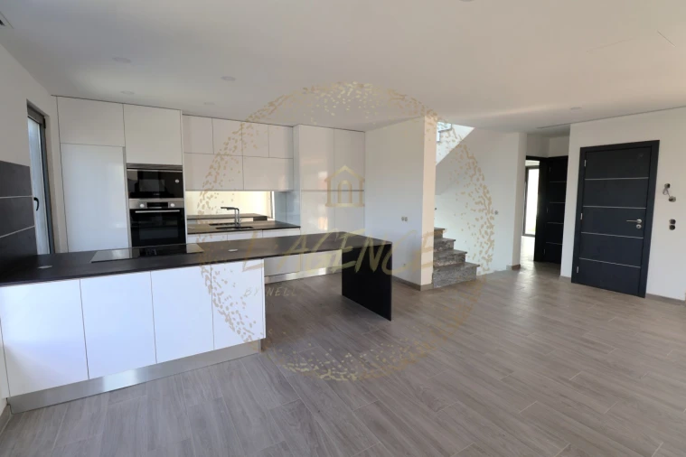 Moradia T4 para Venda em Lagos (São Sebastião e Santa Maria) Foto 3