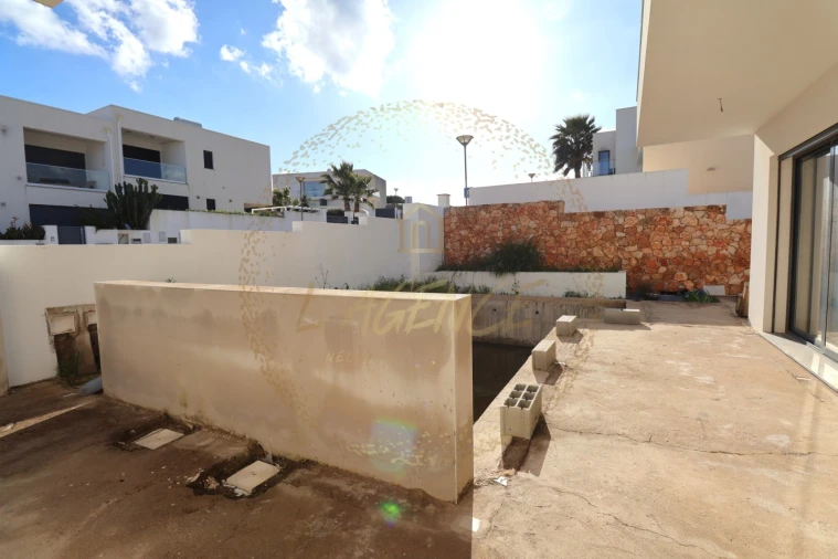 Moradia T4 para Venda em Lagos (São Sebastião e Santa Maria) Foto 45