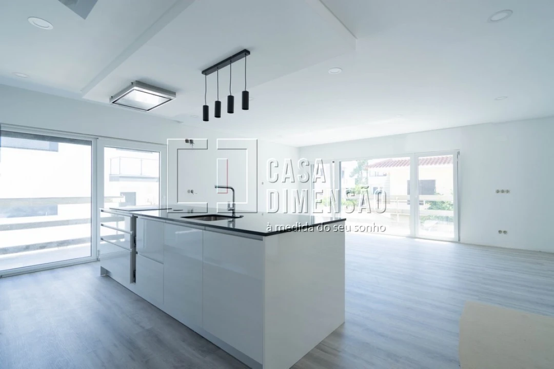 Moradia T4 para Venda em Charneca de Caparica e Sobreda Foto 1