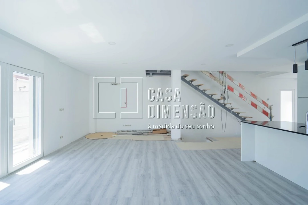 Moradia T4 para Venda em Charneca de Caparica e Sobreda Foto 4