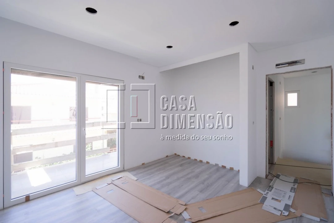 Moradia T4 para Venda em Charneca de Caparica e Sobreda Foto 24