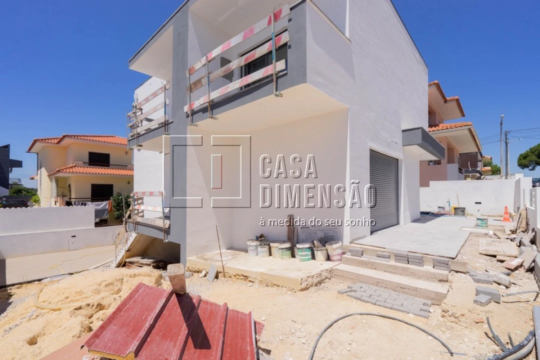 Moradia T4 para Venda em Charneca de Caparica e Sobreda Foto 36