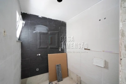 Moradia T4 para Venda em Charneca de Caparica e Sobreda