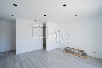Moradia T4 para Venda em Charneca de Caparica e Sobreda