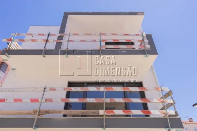 Moradia T4 para Venda em Charneca de Caparica e Sobreda