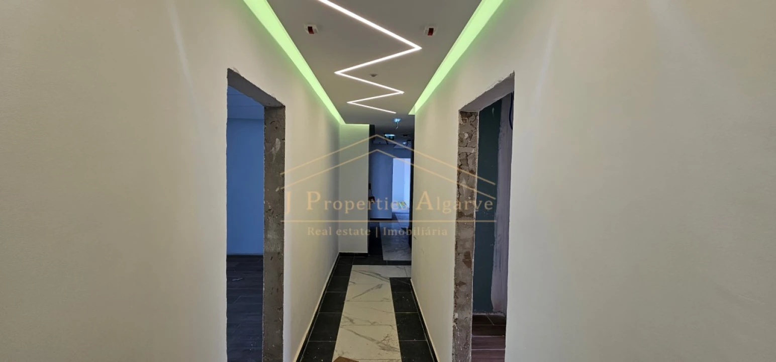 Prédio para Venda em Faro (Sé e São Pedro) Foto 19