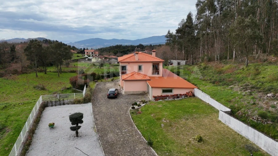 Moradia T4 para Venda em Sopo Foto 30