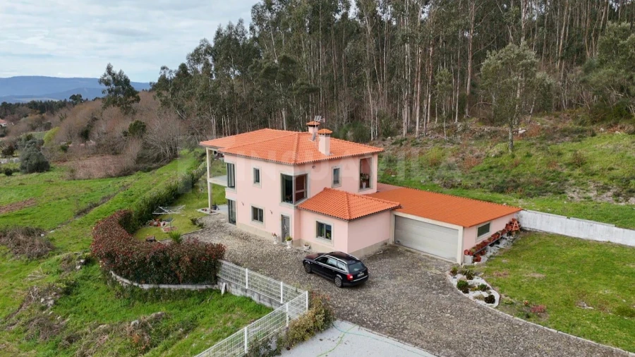 Moradia T4 para Venda em Sopo Foto 2