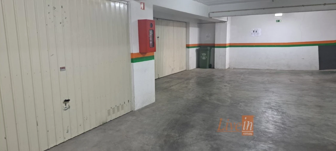 Garagem para Venda em Algueirão-Mem Martins Foto 1